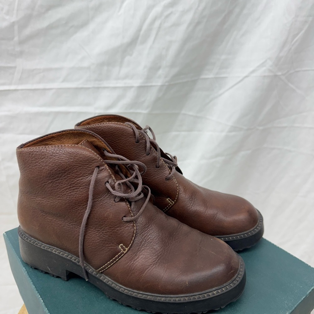 Clarks Vintage Dark Brown Lace-Up Boots